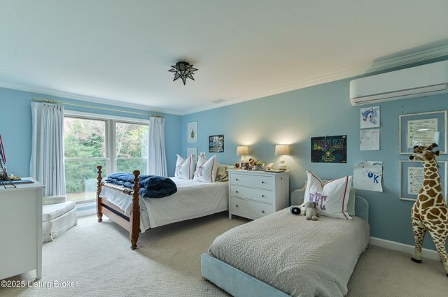 52 Harwood Rd, Louisville, KY 40222