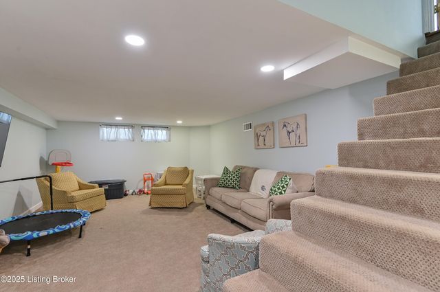 52 Harwood Rd, Louisville, KY 40222