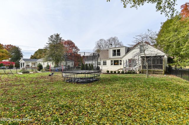 52 Harwood Rd, Louisville, KY 40222