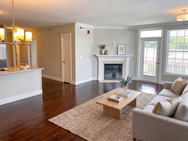 978 Worcester 310, Wellesley, MA 02482