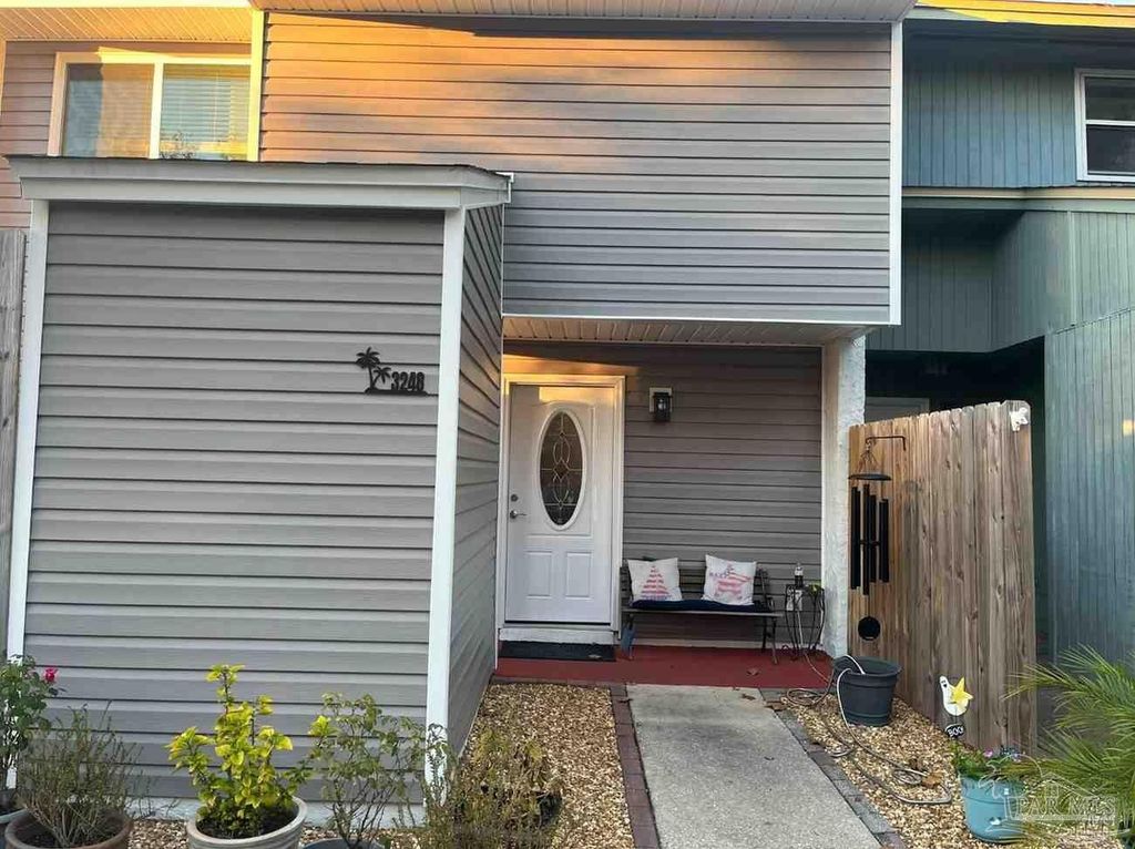 3248 Fernwood Dr, Gulf Breeze, FL 32563