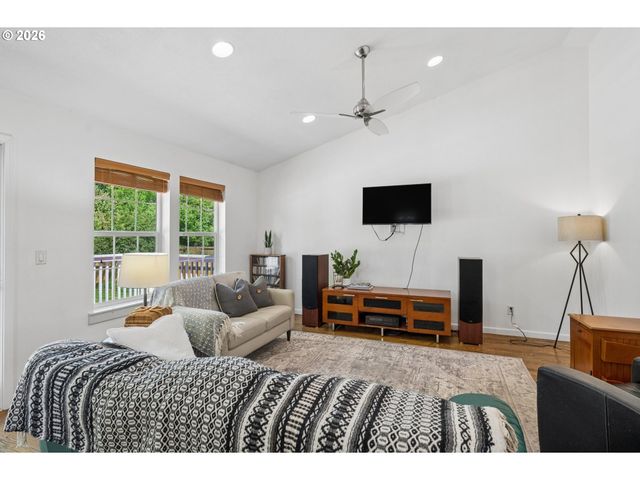 1288 CHERRY St, Vernonia, OR 97064