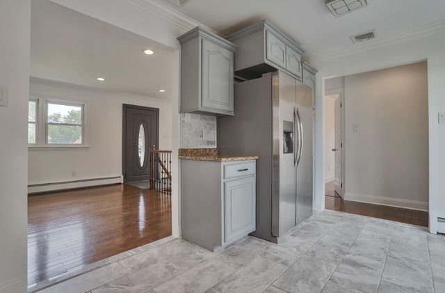 662 TEN EYCK AVE, Lyndhurst, NJ 07071