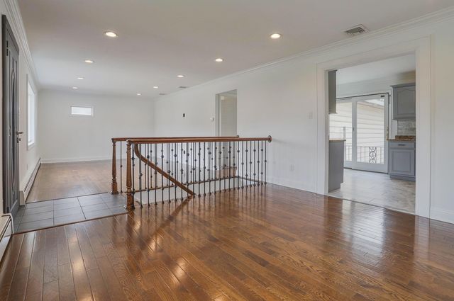 662 TEN EYCK AVE, Lyndhurst, NJ 07071