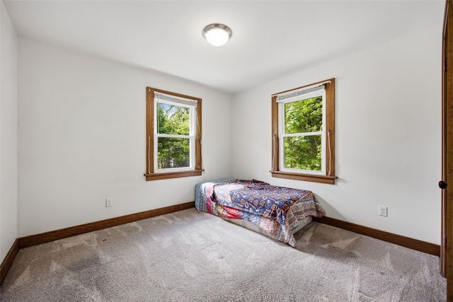 1621 Oakland Road NE, Cedar Rapids, IA 52402