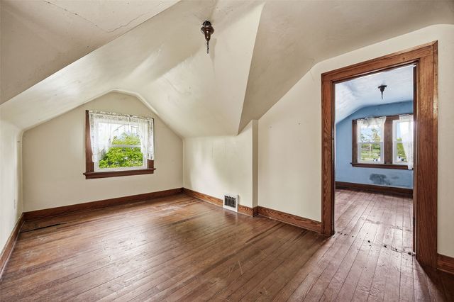 1621 Oakland Road NE, Cedar Rapids, IA 52402