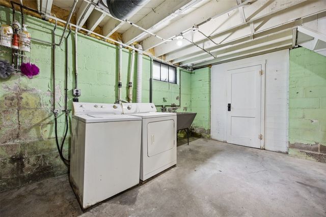 1621 Oakland Road NE, Cedar Rapids, IA 52402