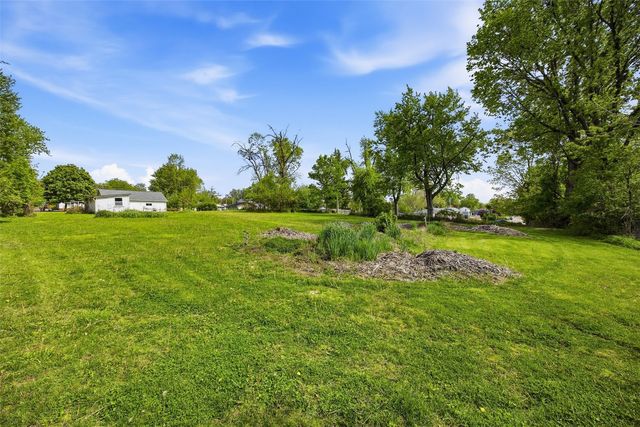 1621 Oakland Road NE, Cedar Rapids, IA 52402