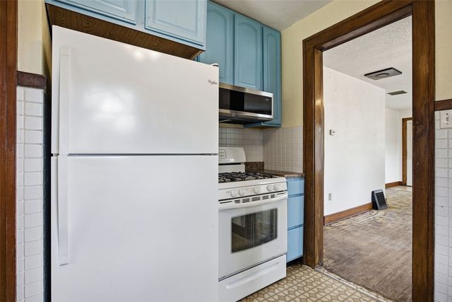 1621 Oakland Road NE, Cedar Rapids, IA 52402