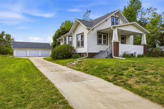 1621 Oakland Road NE, Cedar Rapids, IA 52402