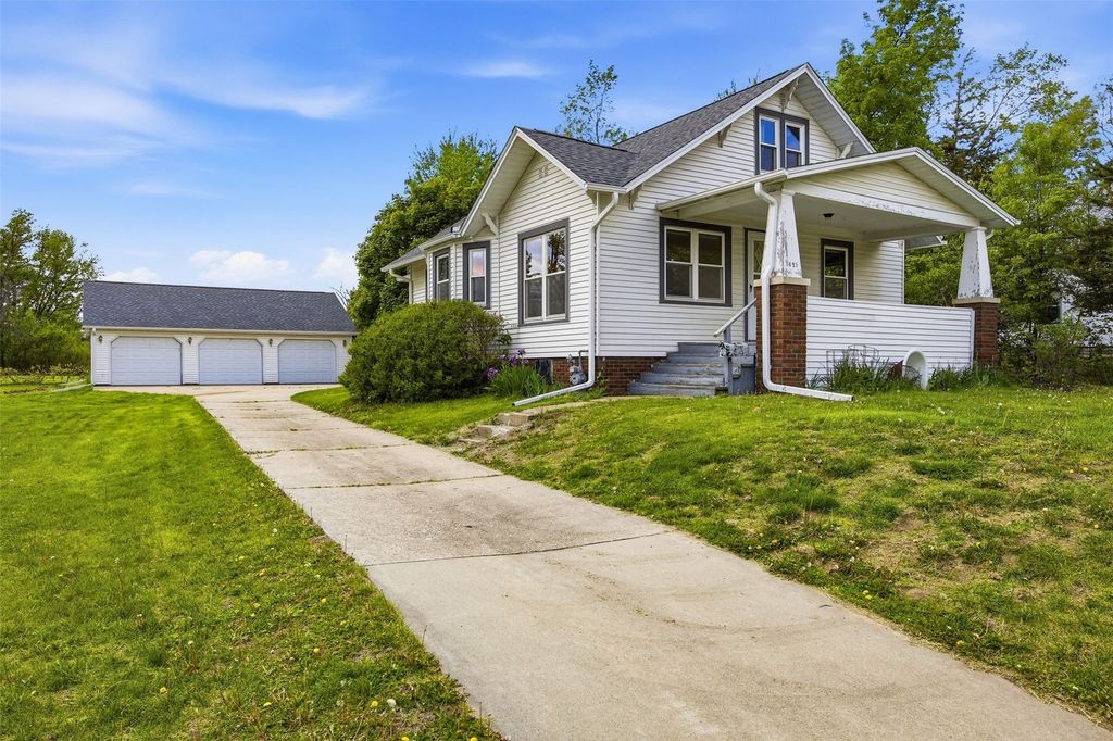 1621 Oakland Road NE, Cedar Rapids, IA 52402