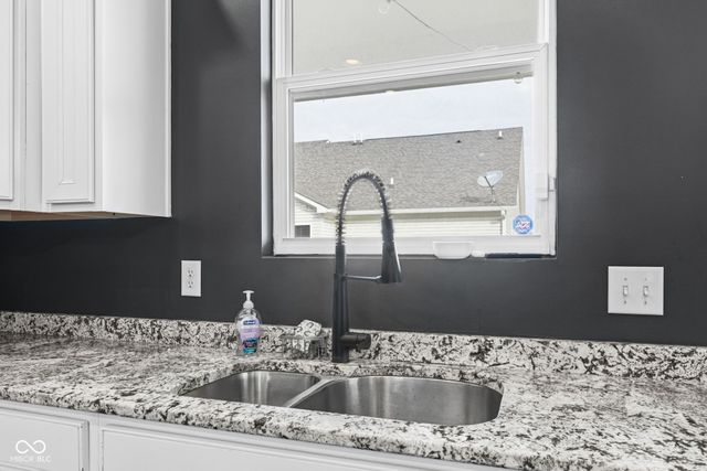 6258 Colonial Drive, Whitestown, IN 46075