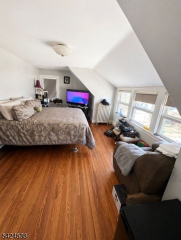 38 Emerson St, East Orange City, NJ 07018