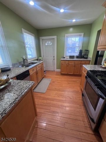 38 Emerson St, East Orange City, NJ 07018