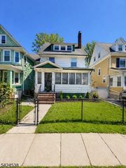 38 Emerson St, East Orange City, NJ 07018