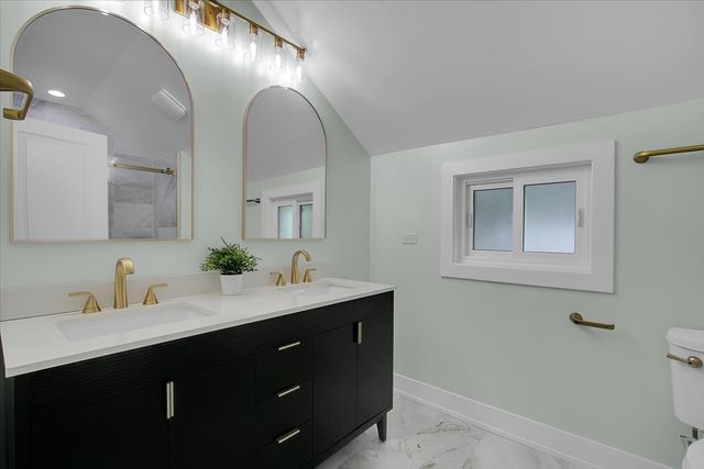 4036 W Warwick Avenue, Chicago, IL 60641