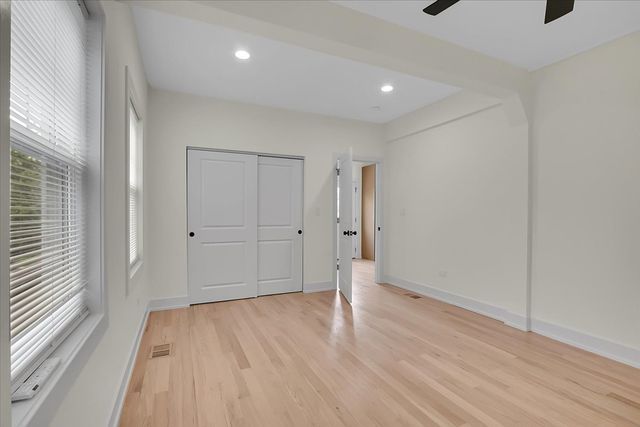 4036 W Warwick Avenue, Chicago, IL 60641