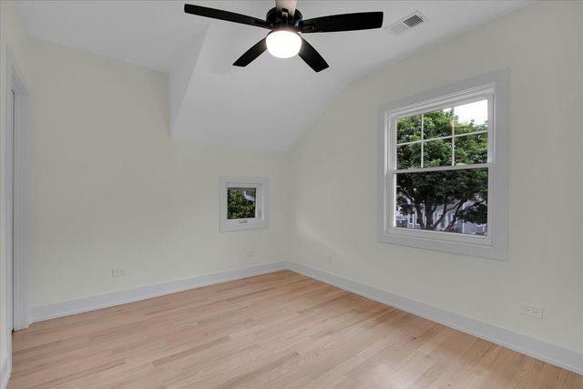 4036 W Warwick Avenue, Chicago, IL 60641