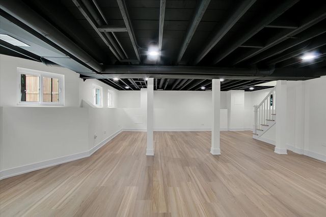4036 W Warwick Avenue, Chicago, IL 60641