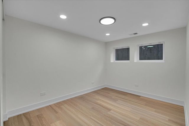 4036 W Warwick Avenue, Chicago, IL 60641