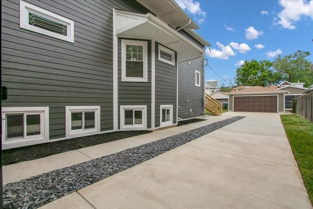 4036 W Warwick Avenue, Chicago, IL 60641