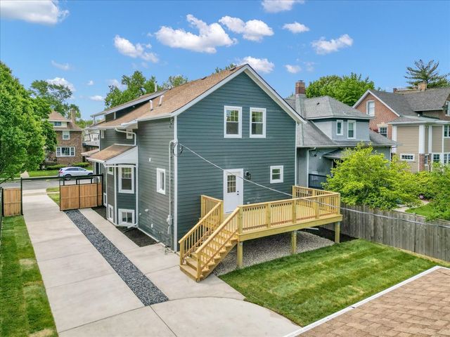 4036 W Warwick Avenue, Chicago, IL 60641