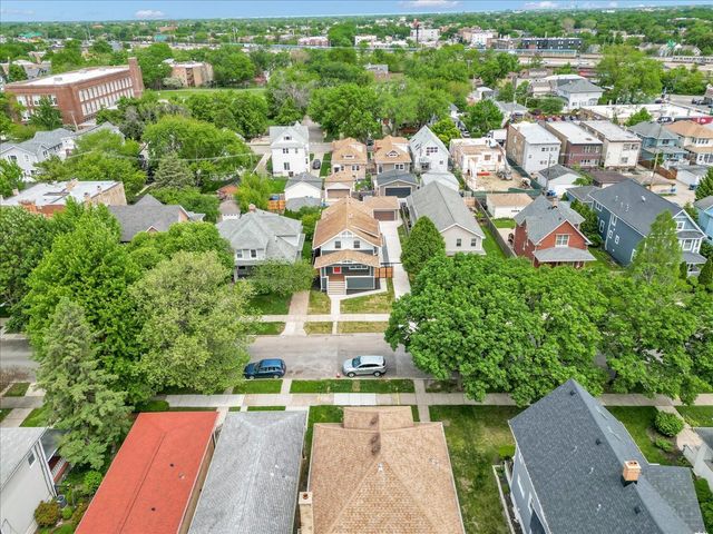 4036 W Warwick Avenue, Chicago, IL 60641