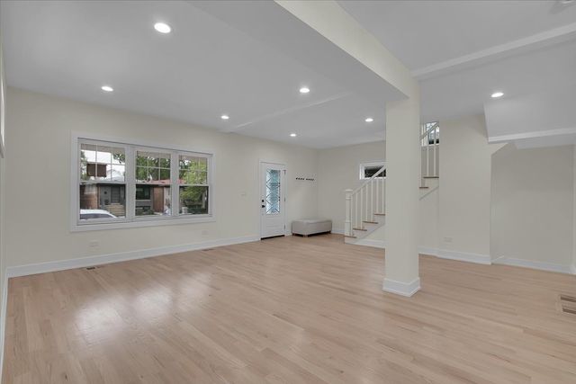 4036 W Warwick Avenue, Chicago, IL 60641
