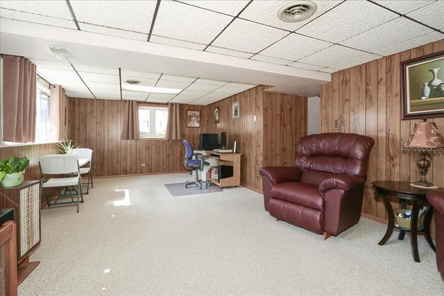 1335 Gentry Road, Hoffman Estates, IL 60169