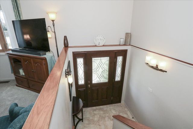 1335 Gentry Road, Hoffman Estates, IL 60169