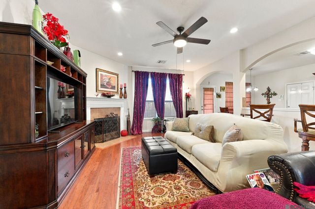 422 E Great Haven St, Gonzales, LA 70737