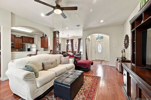 422 E Great Haven St, Gonzales, LA 70737