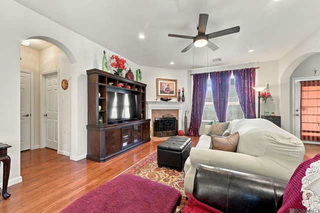 422 E Great Haven St, Gonzales, LA 70737
