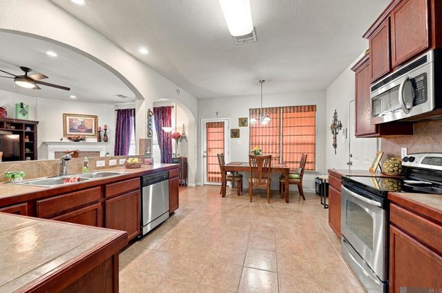 422 E Great Haven St, Gonzales, LA 70737