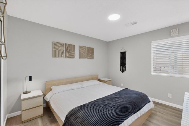 533 Cimarron Meadows Drive NE, Rio Rancho, NM 87144