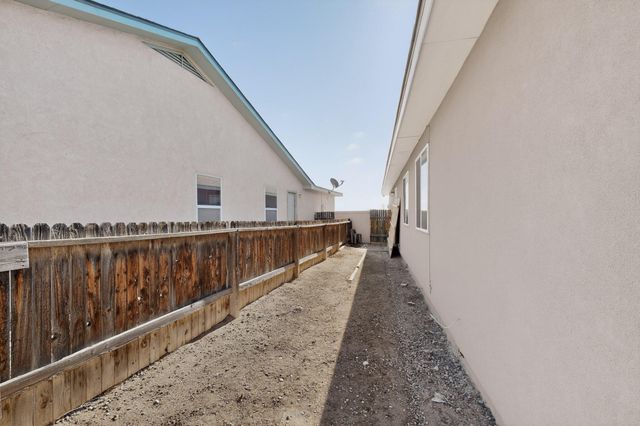 533 Cimarron Meadows Drive NE, Rio Rancho, NM 87144