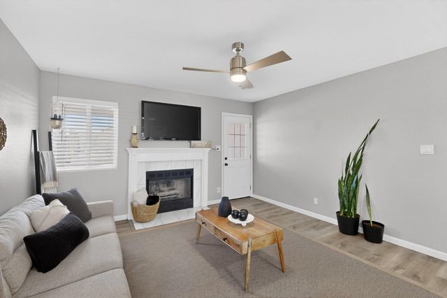 533 Cimarron Meadows Drive NE, Rio Rancho, NM 87144