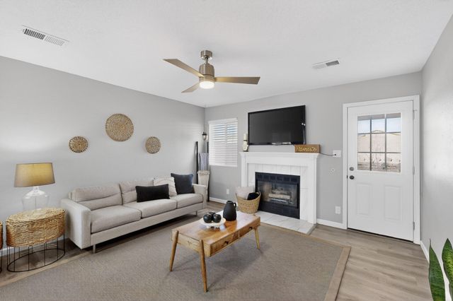 533 Cimarron Meadows Drive NE, Rio Rancho, NM 87144