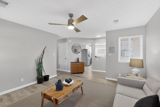 533 Cimarron Meadows Drive NE, Rio Rancho, NM 87144