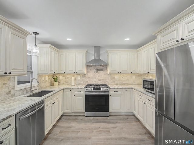 80 Lakeview Terrace, New Haven, CT 06511