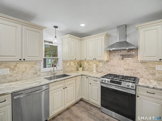 80 Lakeview Terrace, New Haven, CT 06511