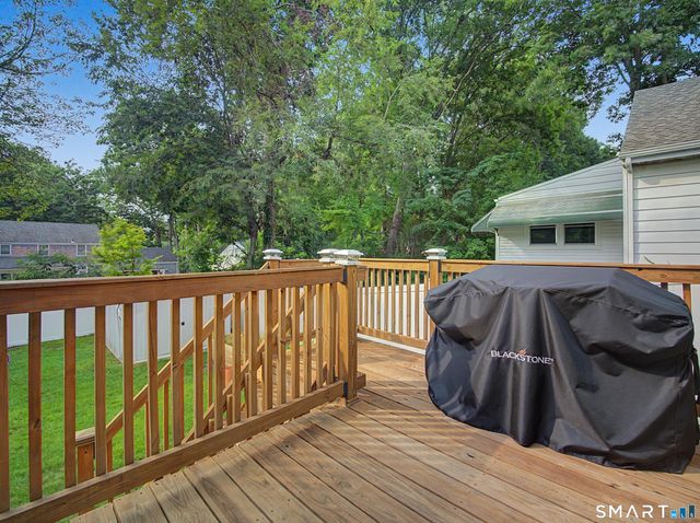 80 Lakeview Terrace, New Haven, CT 06511