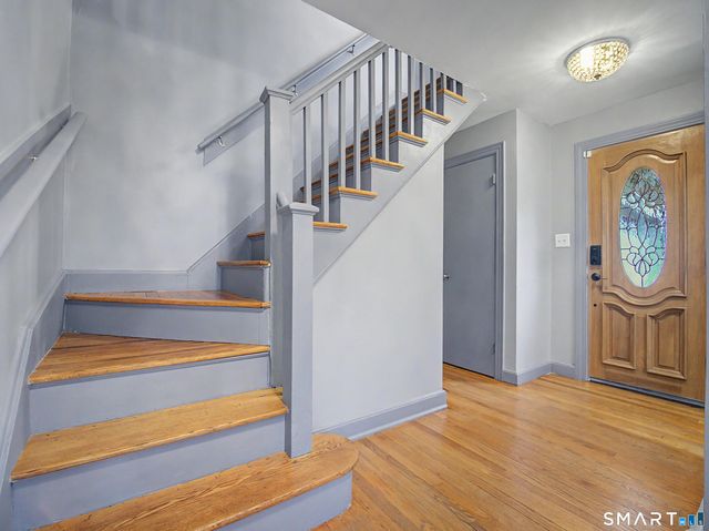 80 Lakeview Terrace, New Haven, CT 06511