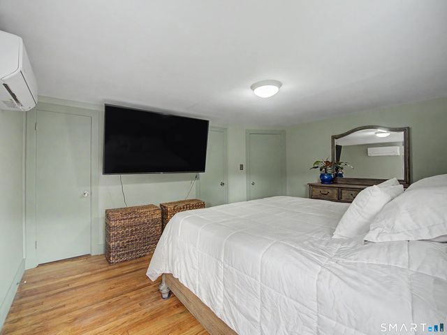 80 Lakeview Terrace, New Haven, CT 06511