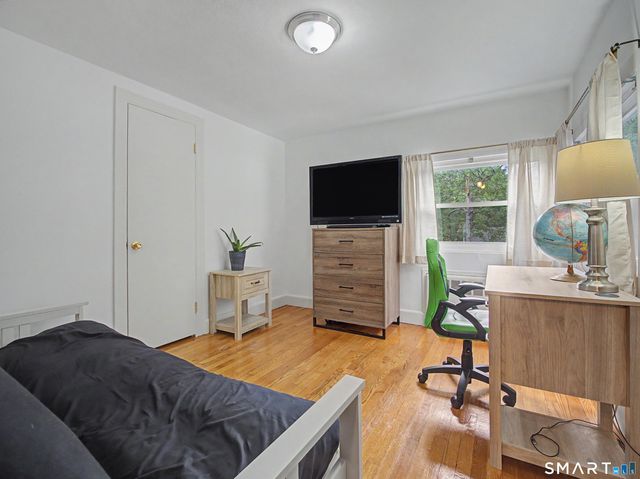 80 Lakeview Terrace, New Haven, CT 06511