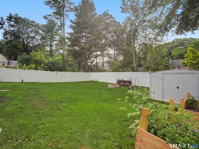 80 Lakeview Terrace, New Haven, CT 06511