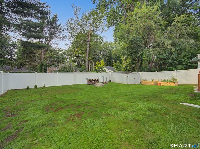80 Lakeview Terrace, New Haven, CT 06511