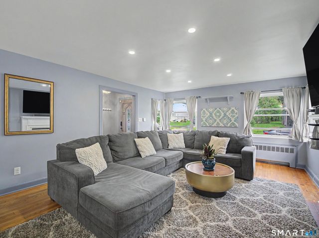 80 Lakeview Terrace, New Haven, CT 06511