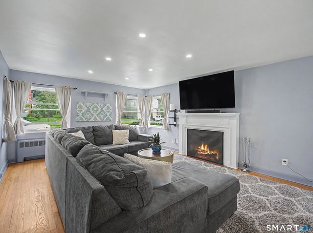 80 Lakeview Terrace, New Haven, CT 06511