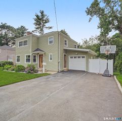 80 Lakeview Terrace, New Haven, CT 06511